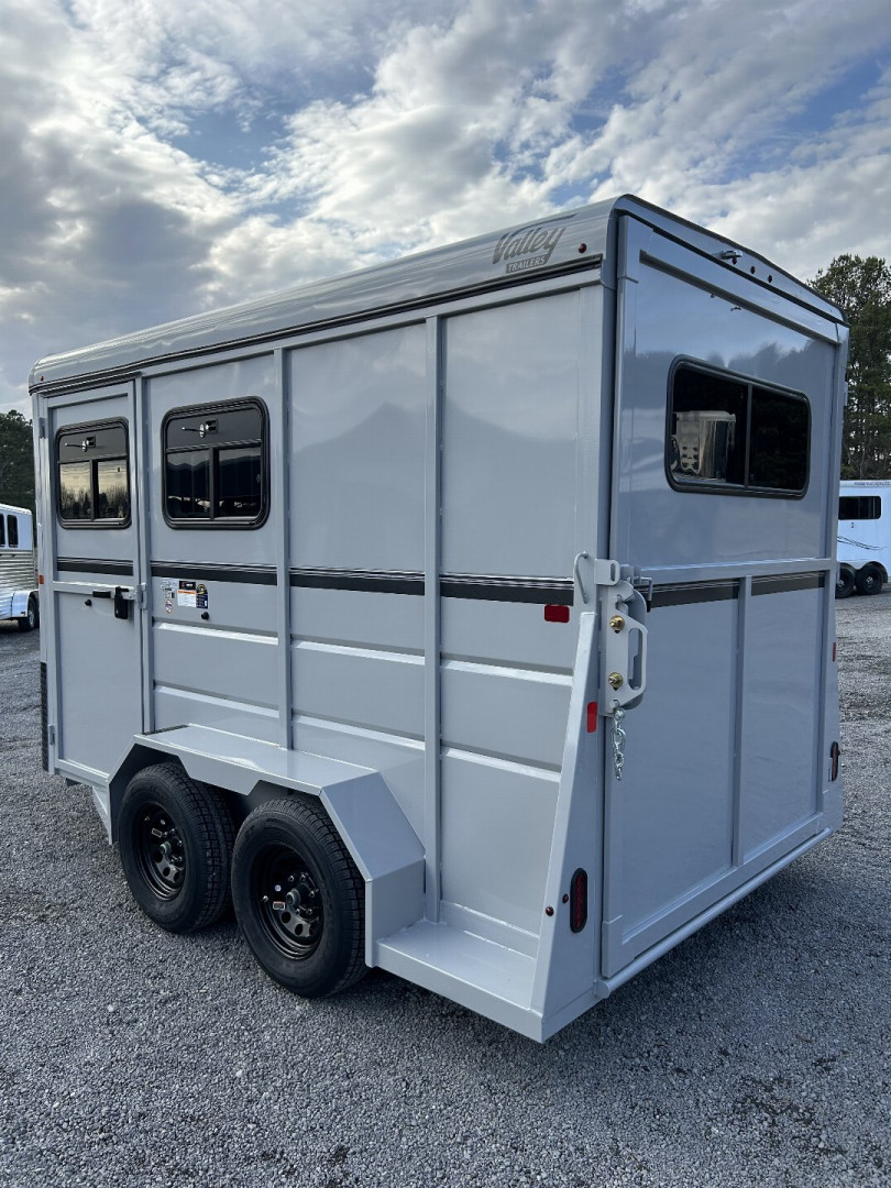 New 2025 Valley Trailers 2820 2-Horse Trailer