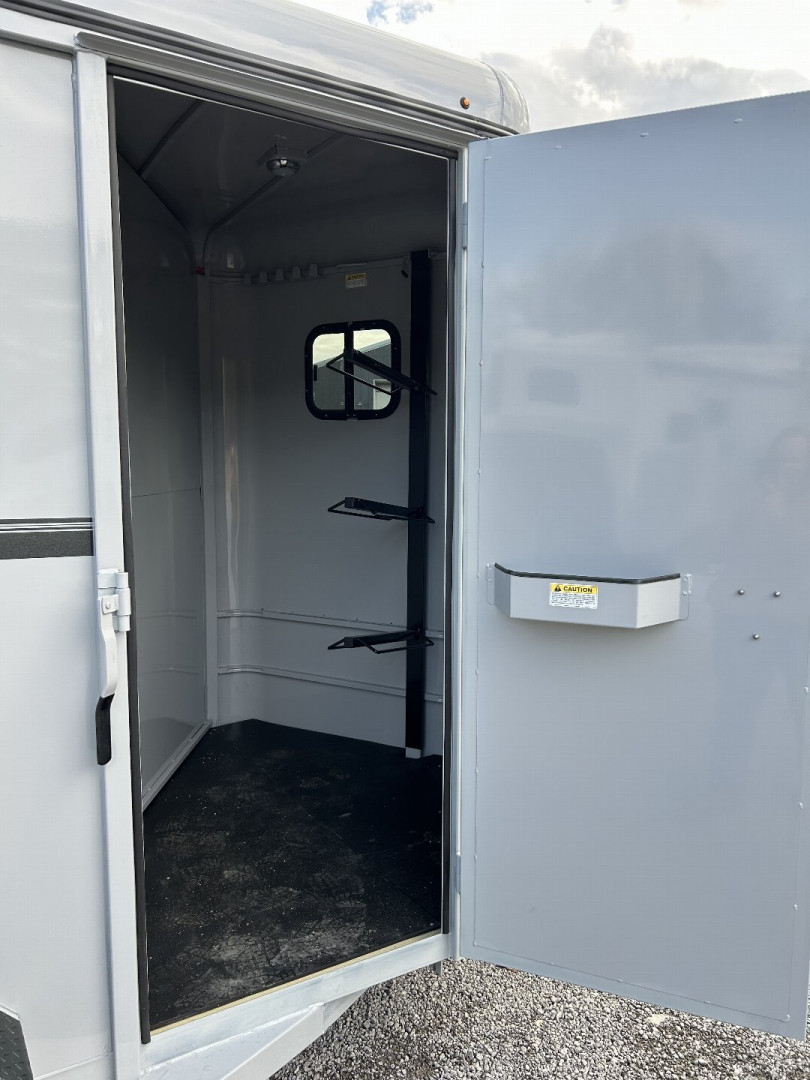 New 2025 Valley Trailers 2820 2-Horse Trailer
