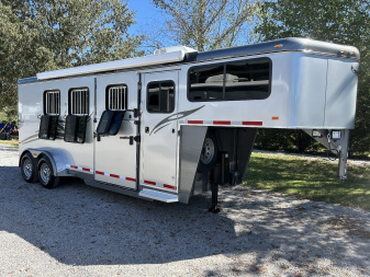 New 2025 Hawk 122C Horse Trailer