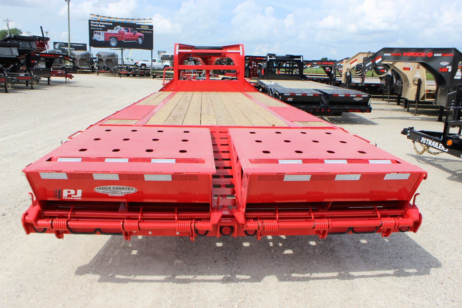 New 2026 PJ TRAILERS 102" x 25' LS Flatbed Trailer
