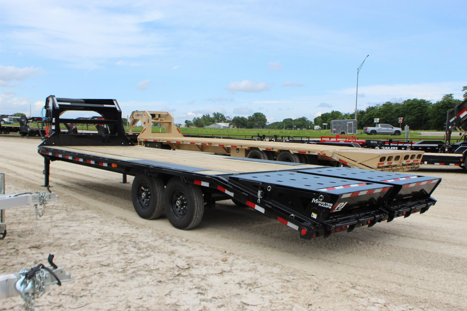 New 2026 PJ TRAILERS 102" x 25' LS Gooseneck Flatbed Trailer