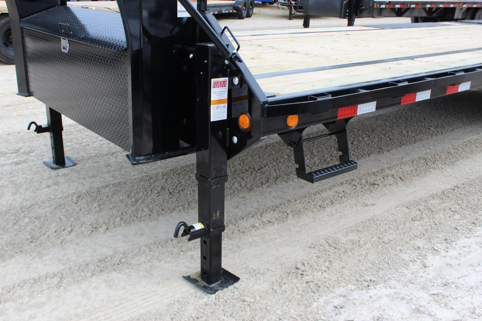 New 2026 PJ TRAILERS 102" x 25' LS Gooseneck Flatbed Trailer