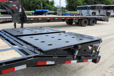 New 2026 PJ TRAILERS 102" x 25' LS Gooseneck Flatbed Trailer