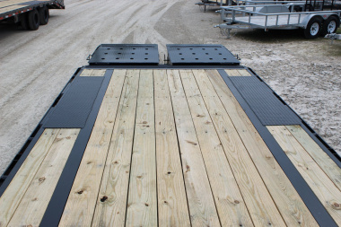 New 2026 PJ TRAILERS 102" x 25' LS Gooseneck Flatbed Trailer