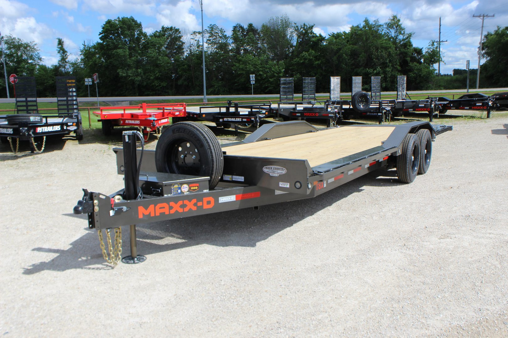 New 2026 MAXX-D T8X 102"x24' BP equipment Tilt Trailer