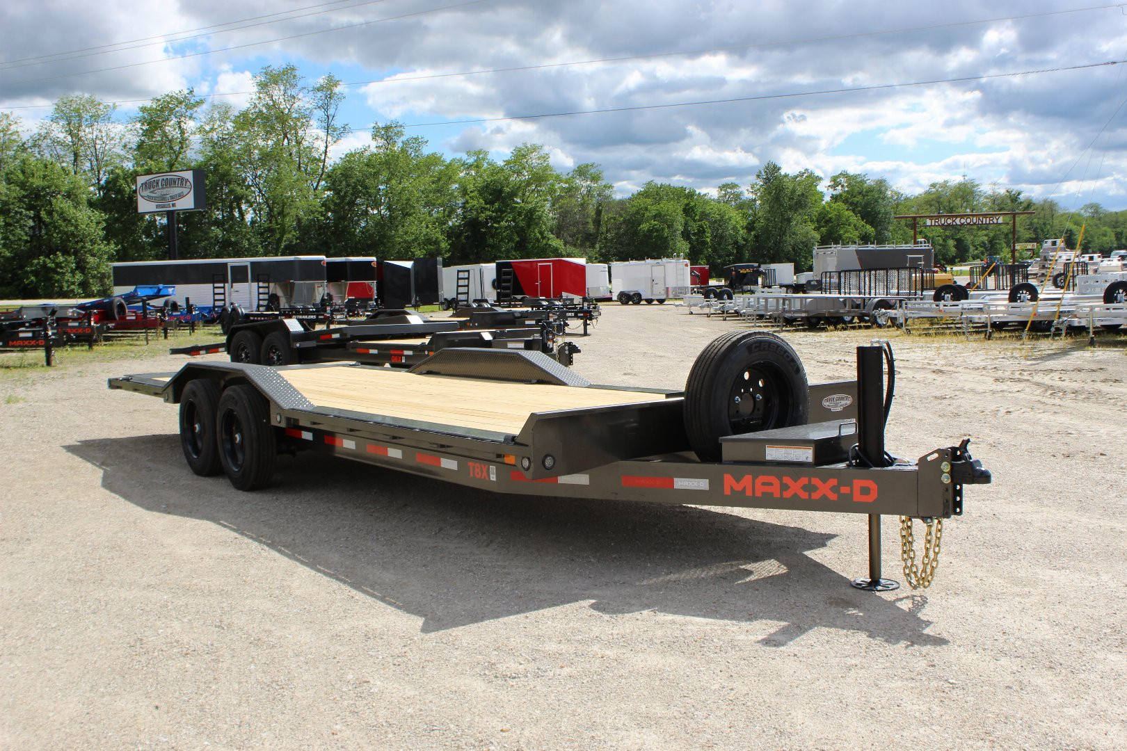 New 2026 MAXX-D T8X 102"x24' BP equipment Tilt Trailer