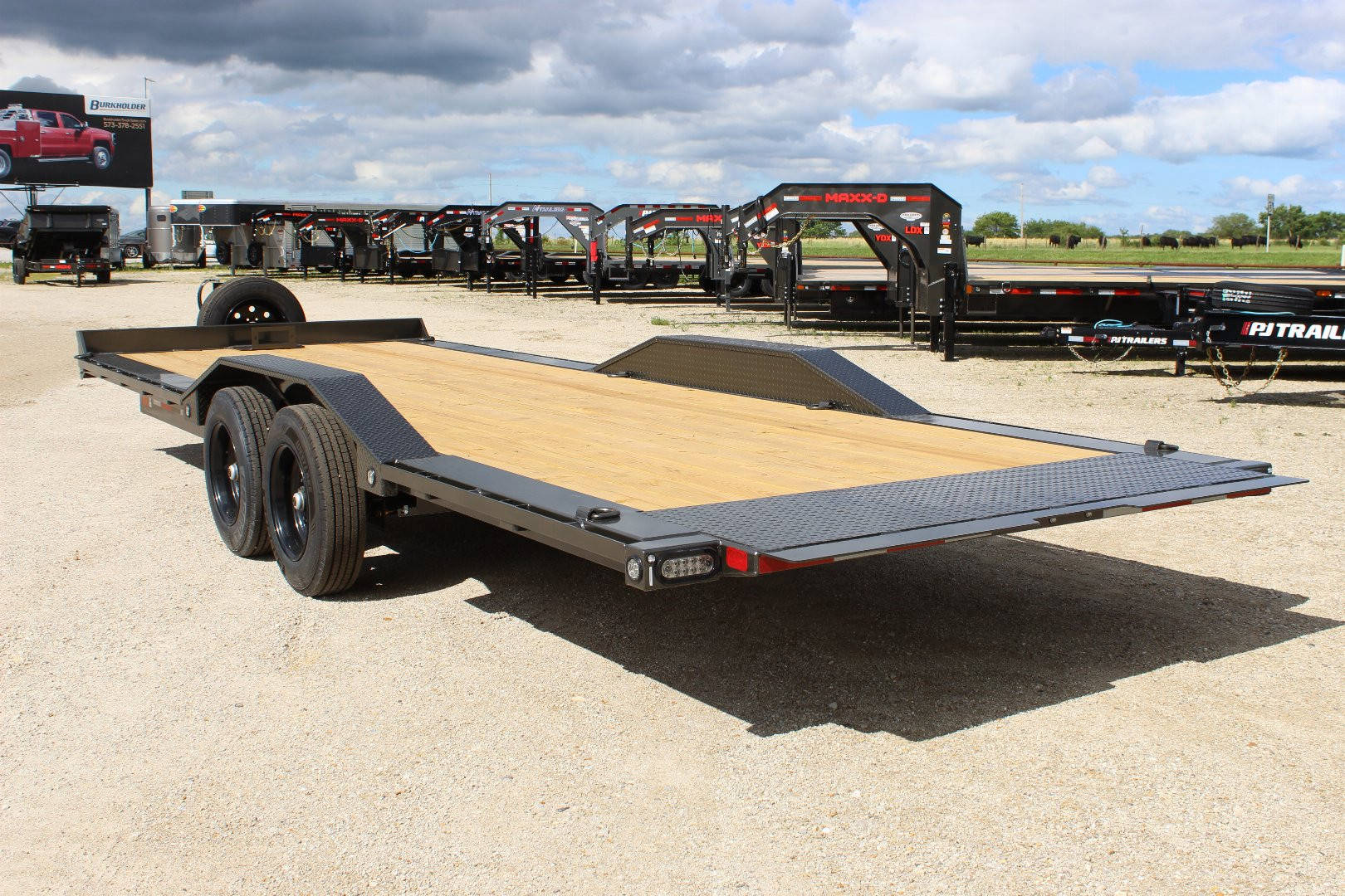 New 2026 MAXX-D T8X 102"x24' BP equipment Tilt Trailer
