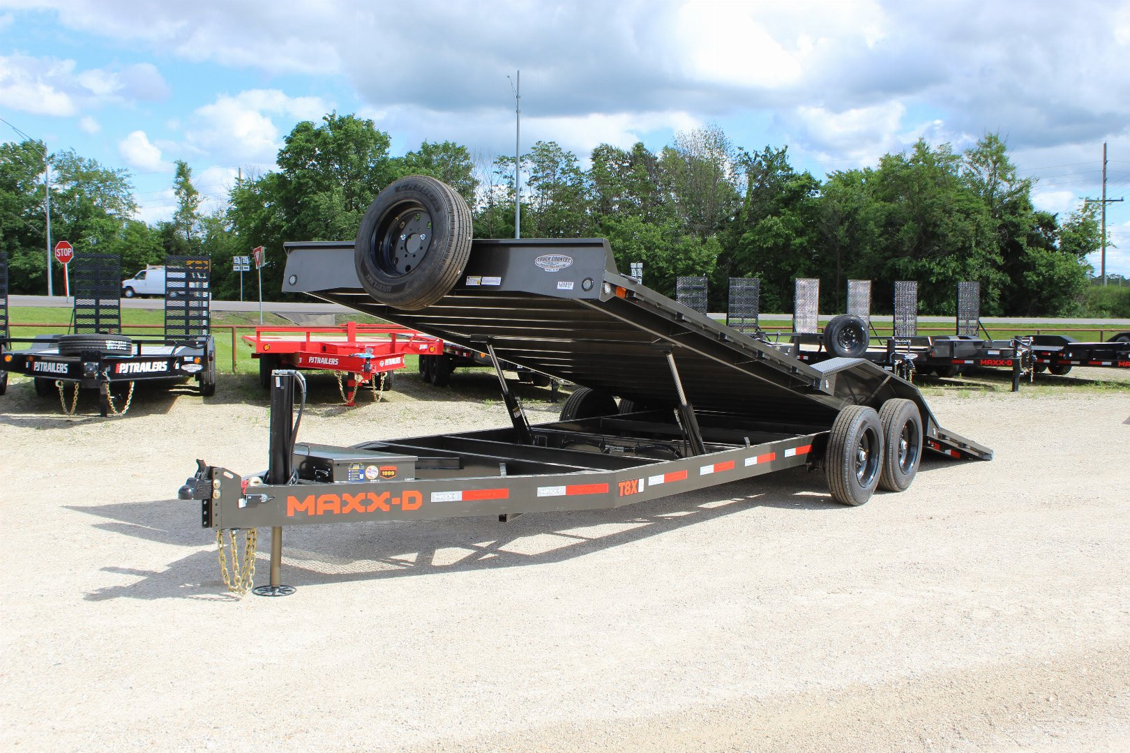 New 2026 MAXX-D T8X 102"x24' BP equipment Tilt Trailer