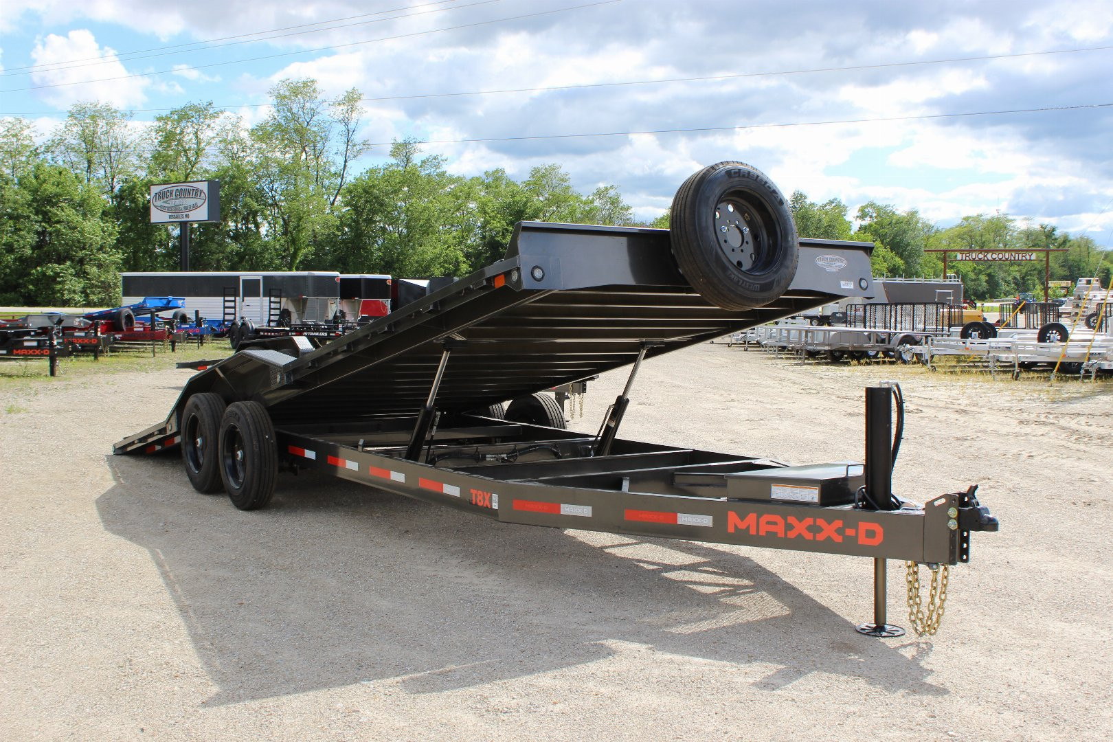 New 2026 MAXX-D T8X 102"x24' BP equipment Tilt Trailer