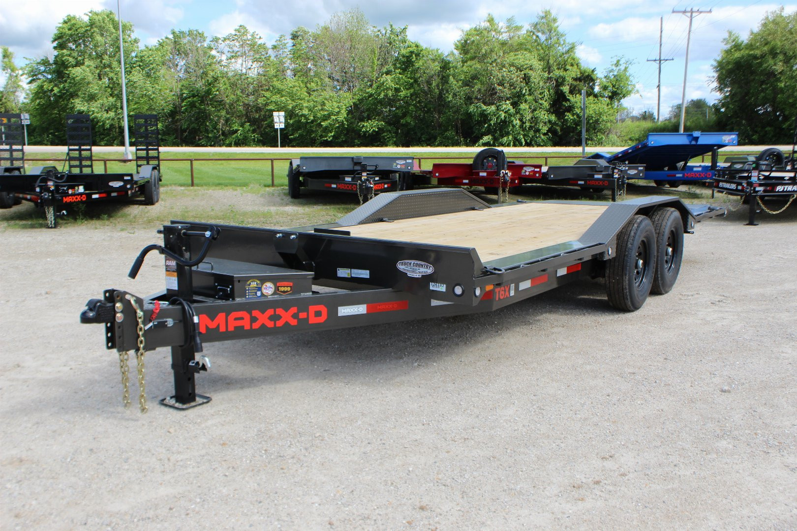 New 2026 MAXX-D T6X 102"x20' equipment Tilt Trailer