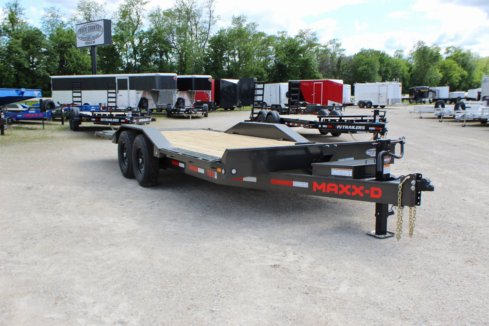 New 2026 MAXX-D T6X 102"x20' equipment Tilt Trailer