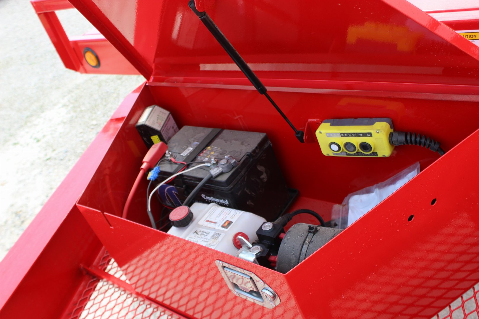 New 2025 PJ Trailer 102" x 22' T8 Deckover Trailer