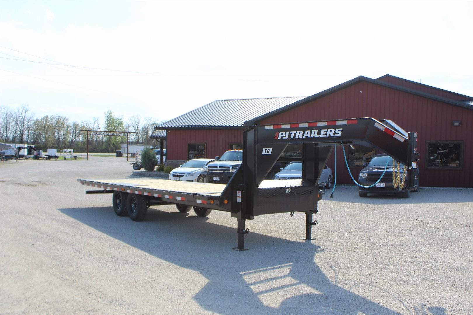 New 2025 PJ 102" x 24' T8 Gooseneck Deckover Trailer