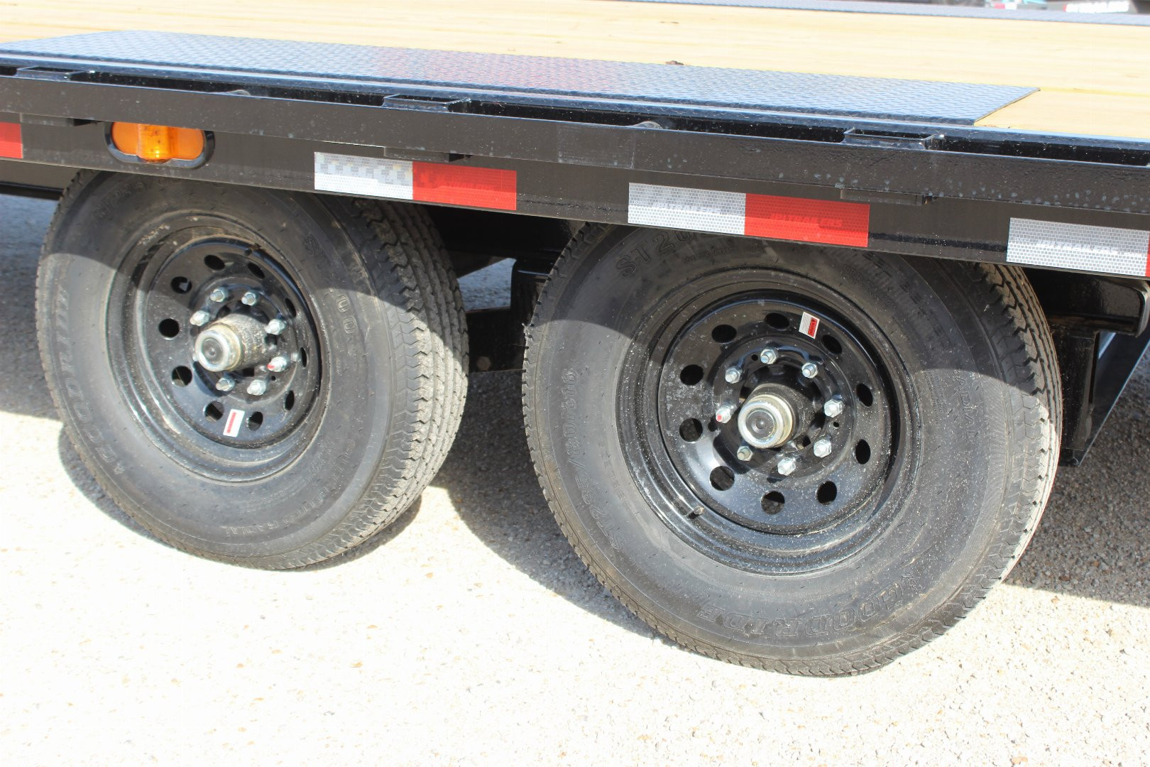 New 2025 PJ 102" x 24' T8 Gooseneck Deckover Trailer