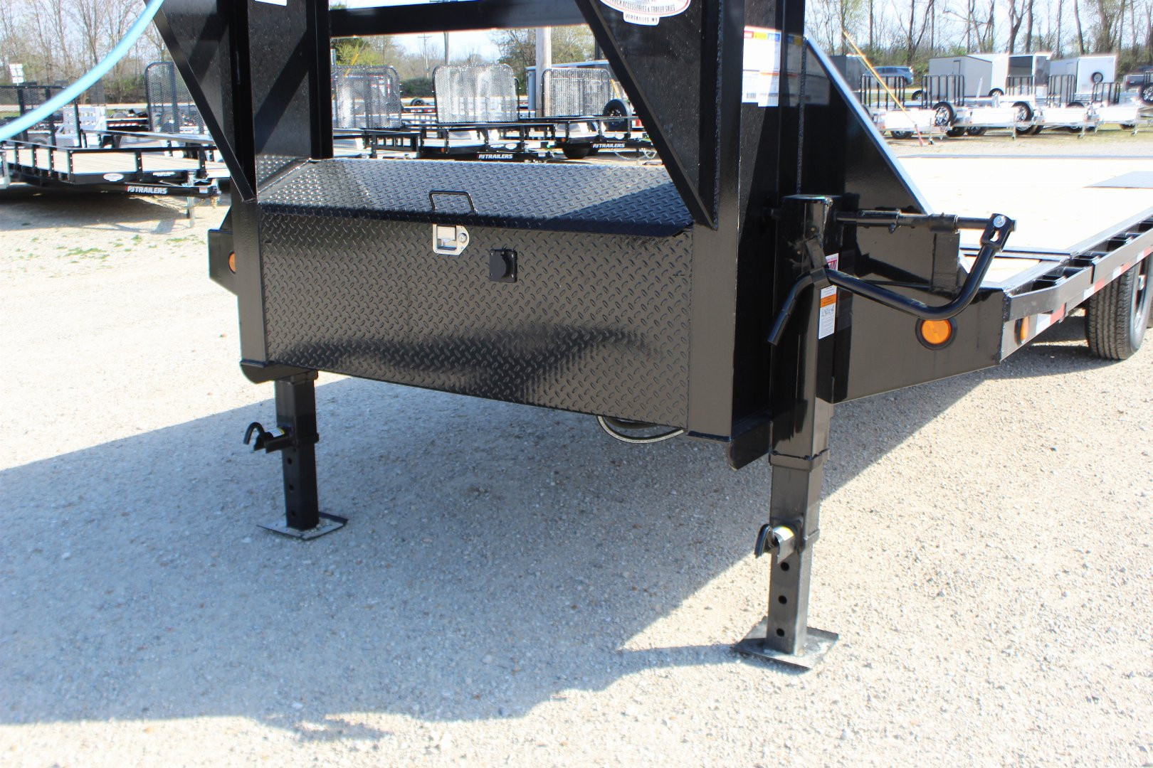 New 2025 PJ 102" x 24' T8 Gooseneck Deckover Trailer