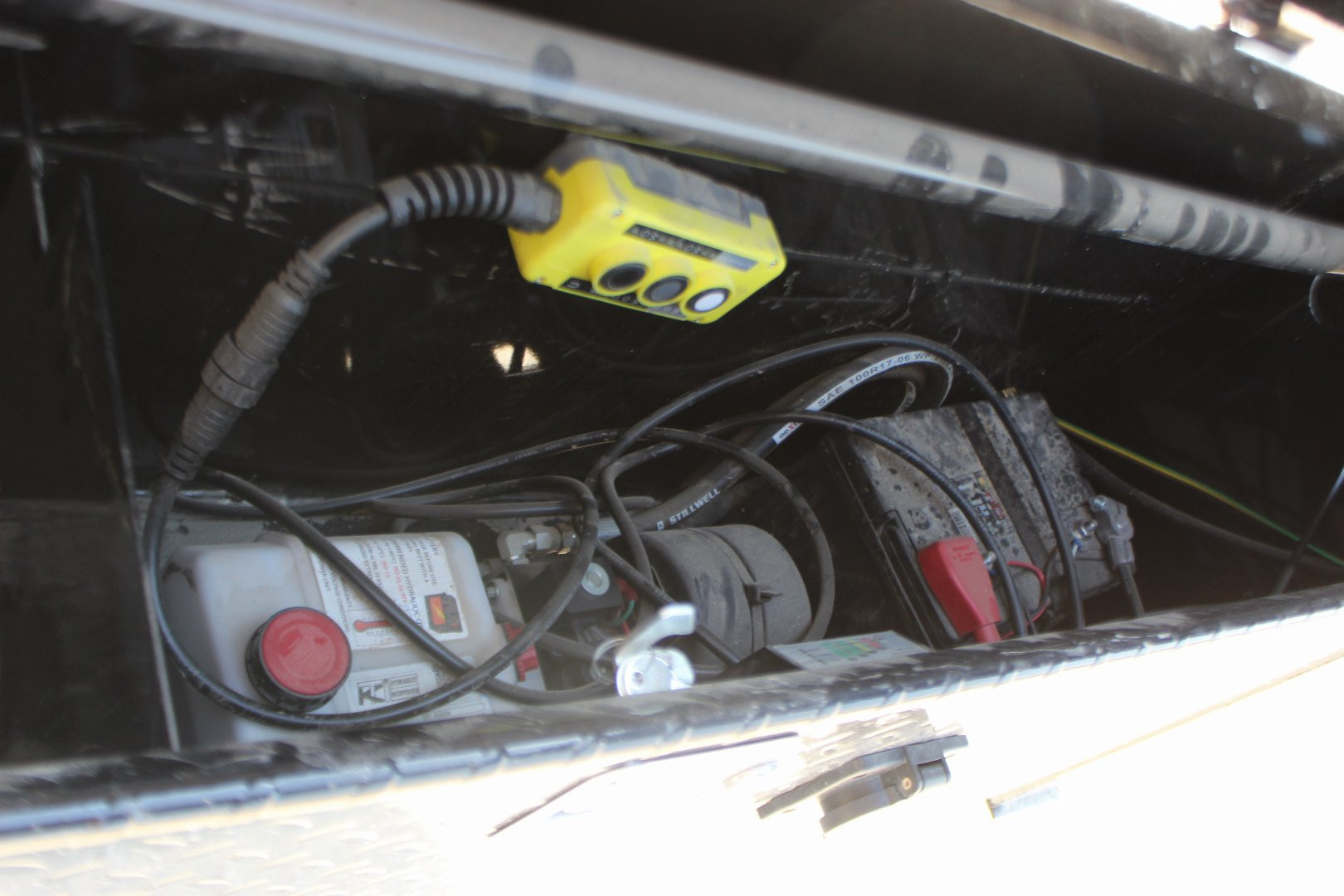 New 2025 PJ 102" x 24' T8 Gooseneck Deckover Trailer