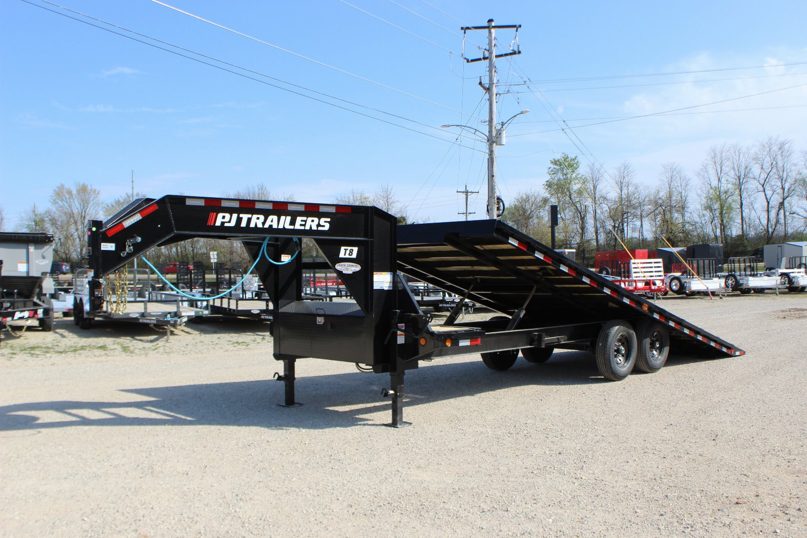 New 2025 PJ 102" x 24' T8 Gooseneck Deckover Trailer