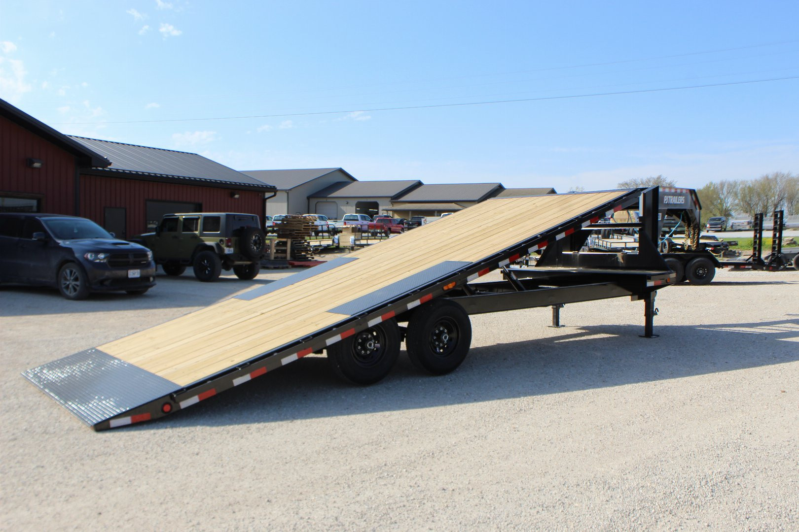 New 2025 PJ 102" x 24' T8 Gooseneck Deckover Trailer