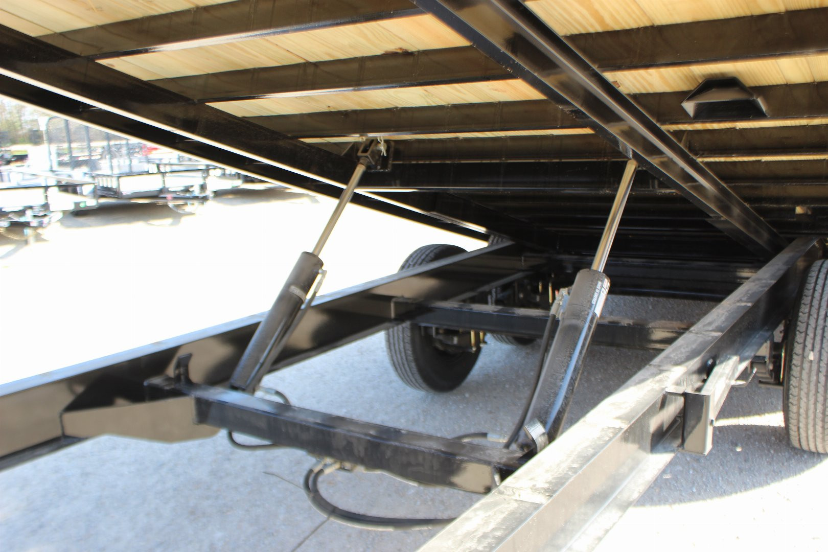 New 2025 PJ 102" x 24' T8 Gooseneck Deckover Trailer