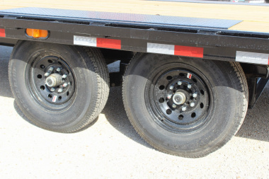 New 2025 PJ 102" x 24' T8 Gooseneck Deckover Trailer