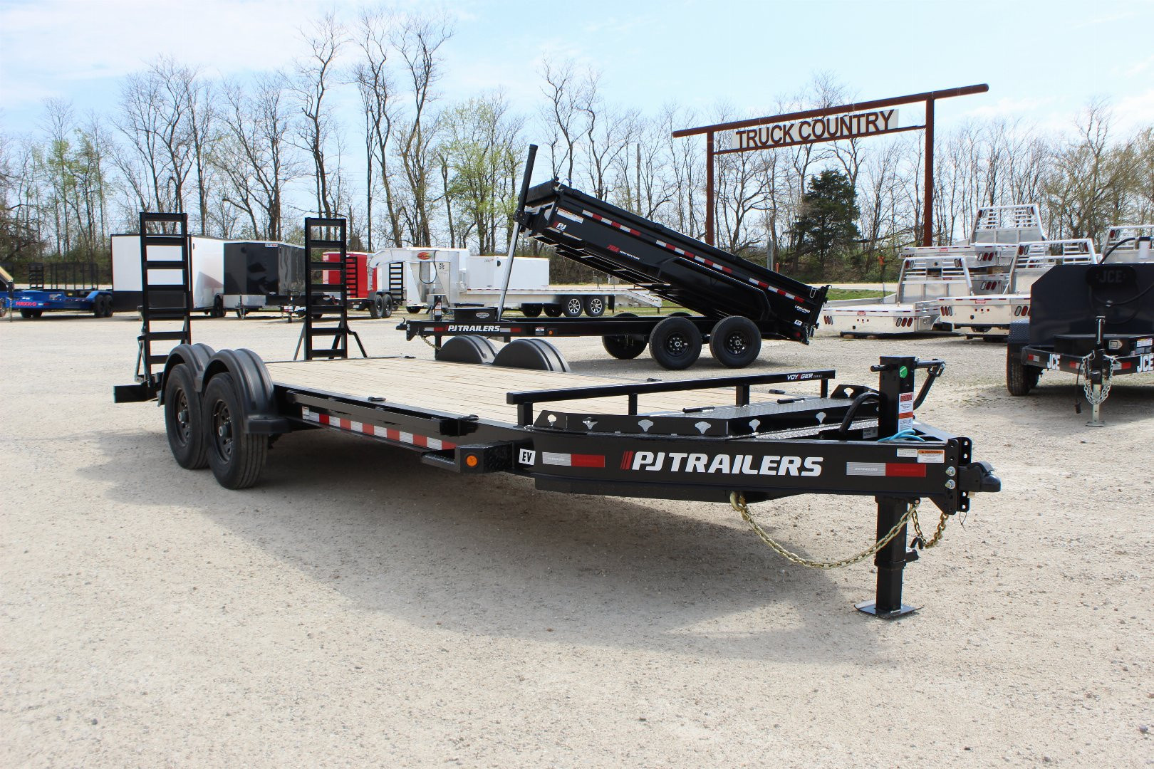 New 2025 PJ Trailers EV 20' Equipment Trailer