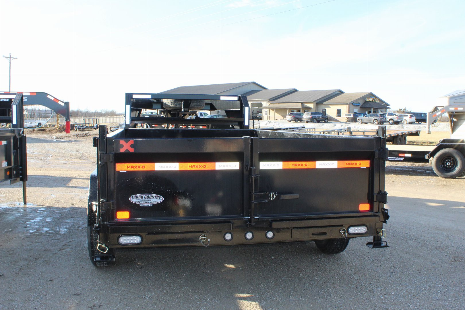 New 2025 MAXXD DJX 14' gooseneck Dump Trailer