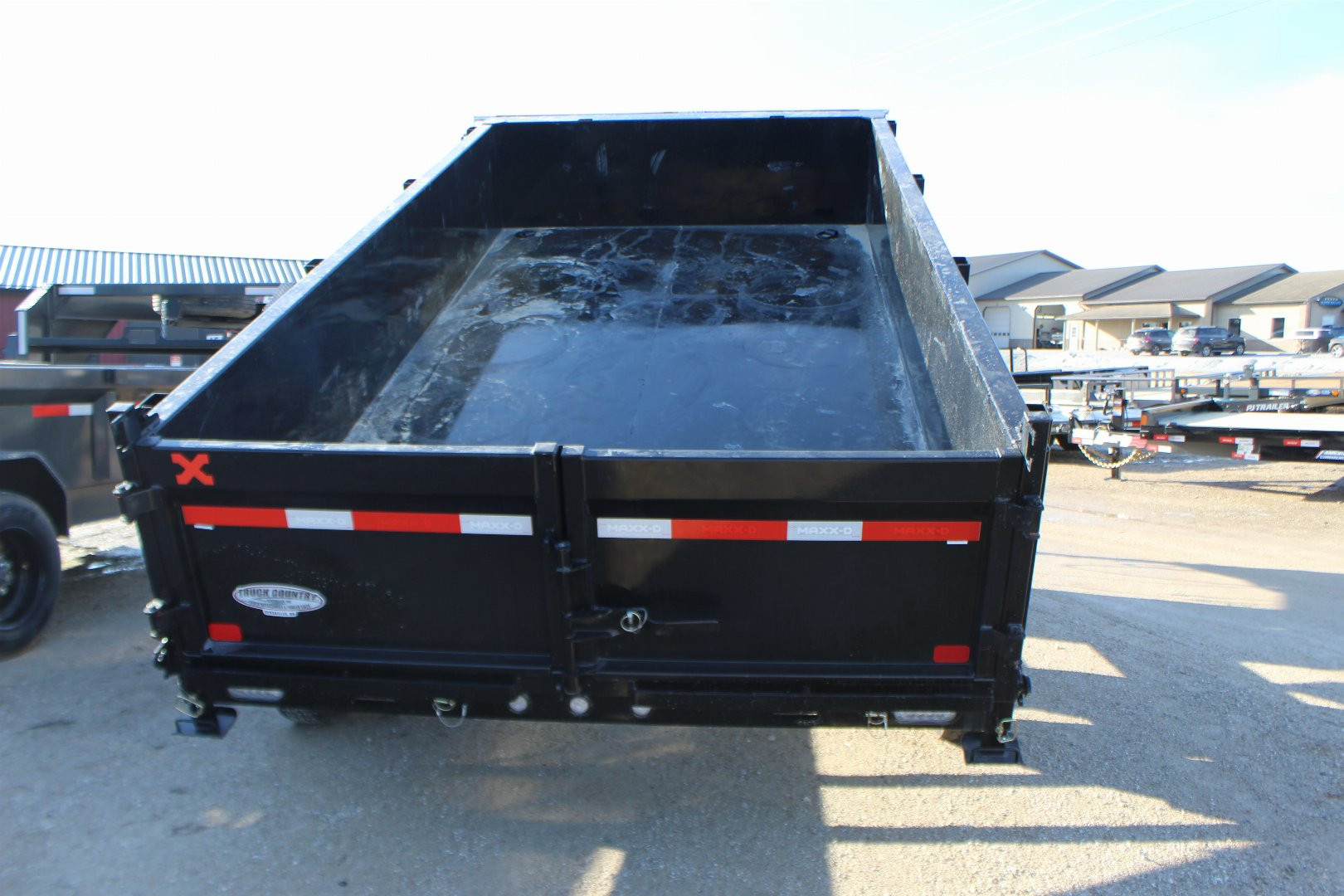 New 2025 MAXXD DJX 14' gooseneck Dump Trailer