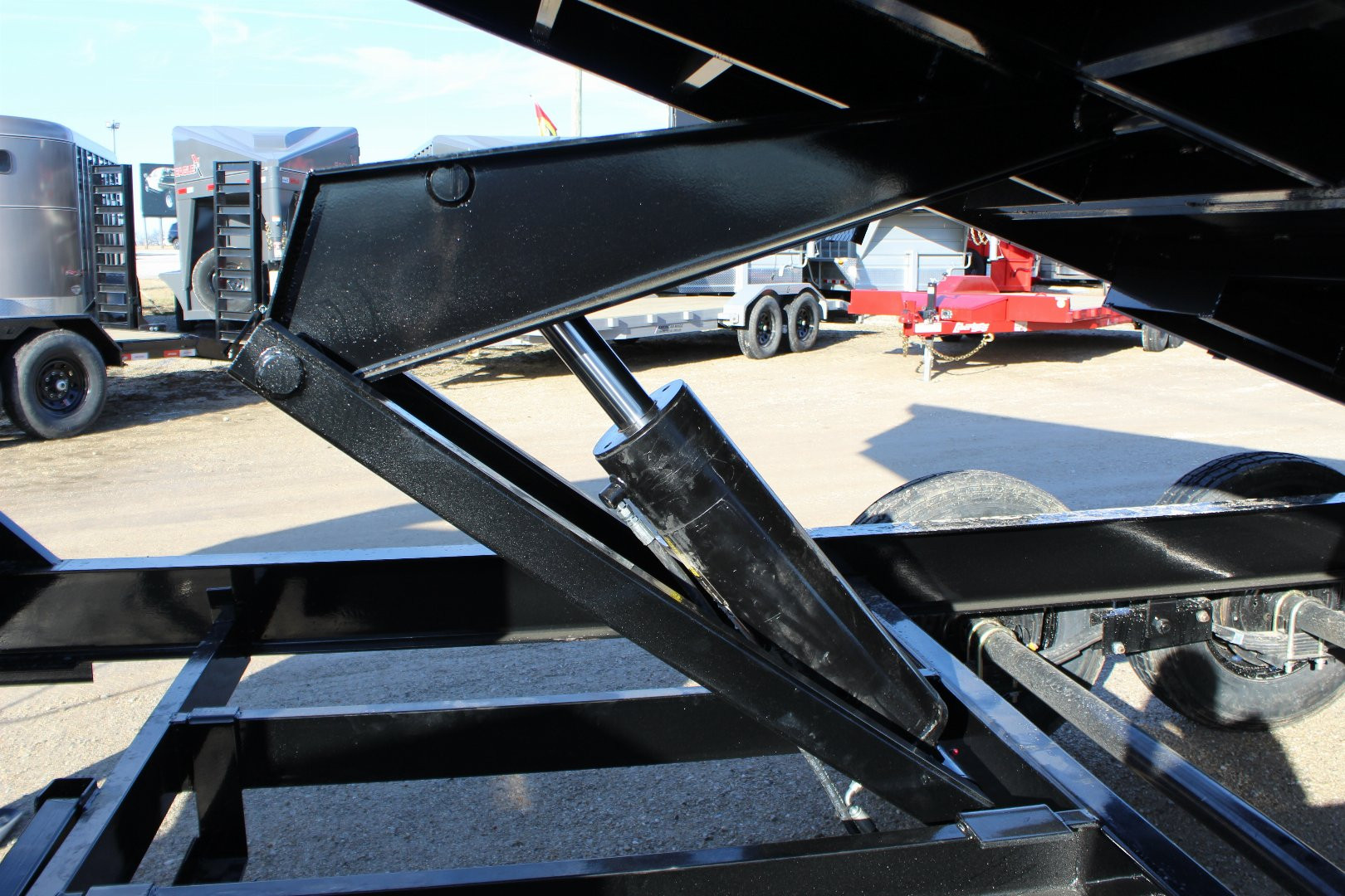 New 2025 MAXXD DJX 14' gooseneck Dump Trailer