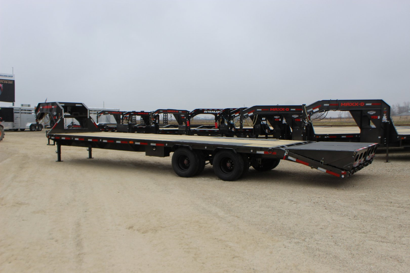 New 2025 MAXXD LDX 32' Gooseneck Flatbed Trailer