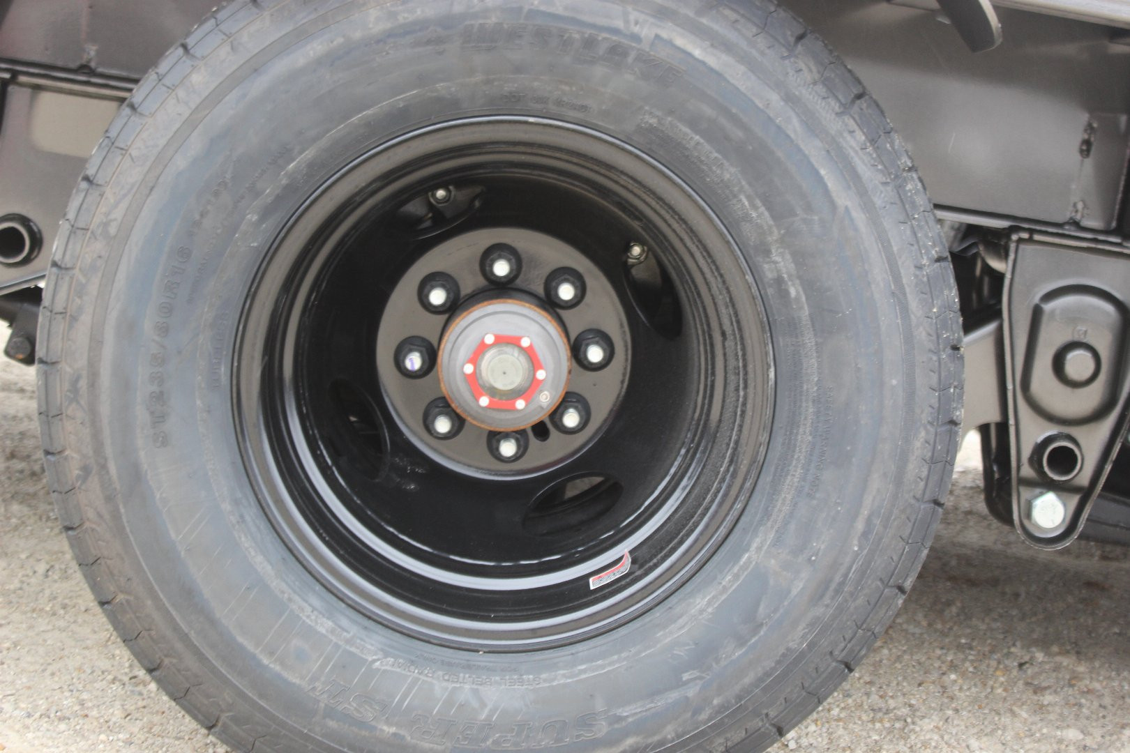 New 2025 MAXXD LDX 32' Gooseneck Flatbed Trailer