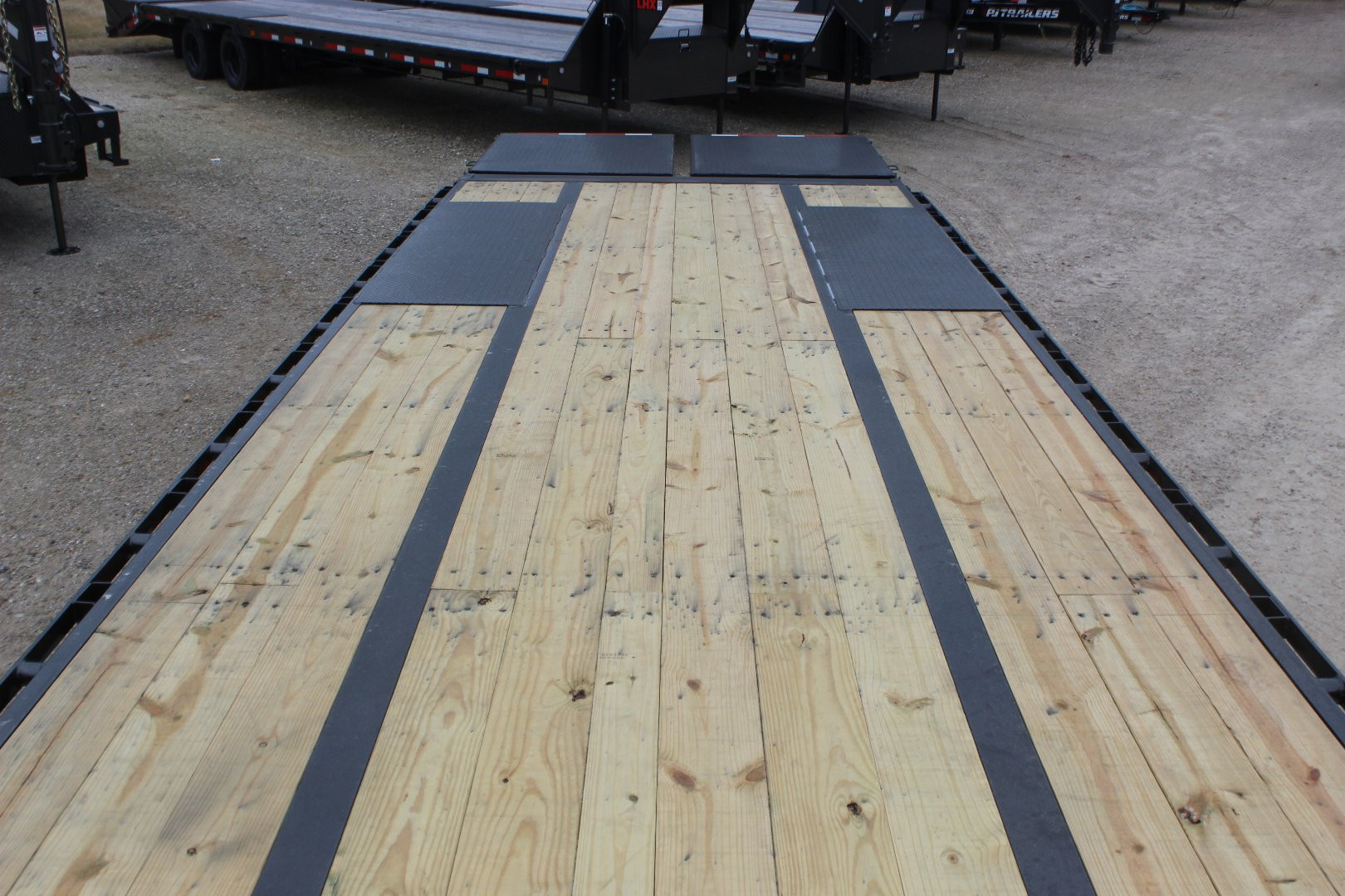 New 2025 MAXXD LDX 32' Gooseneck Flatbed Trailer