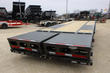 New 2025 MAXXD LDX 32' Gooseneck Flatbed Trailer