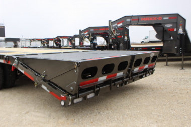 New 2025 MAXXD LDX 32' Gooseneck Flatbed Trailer