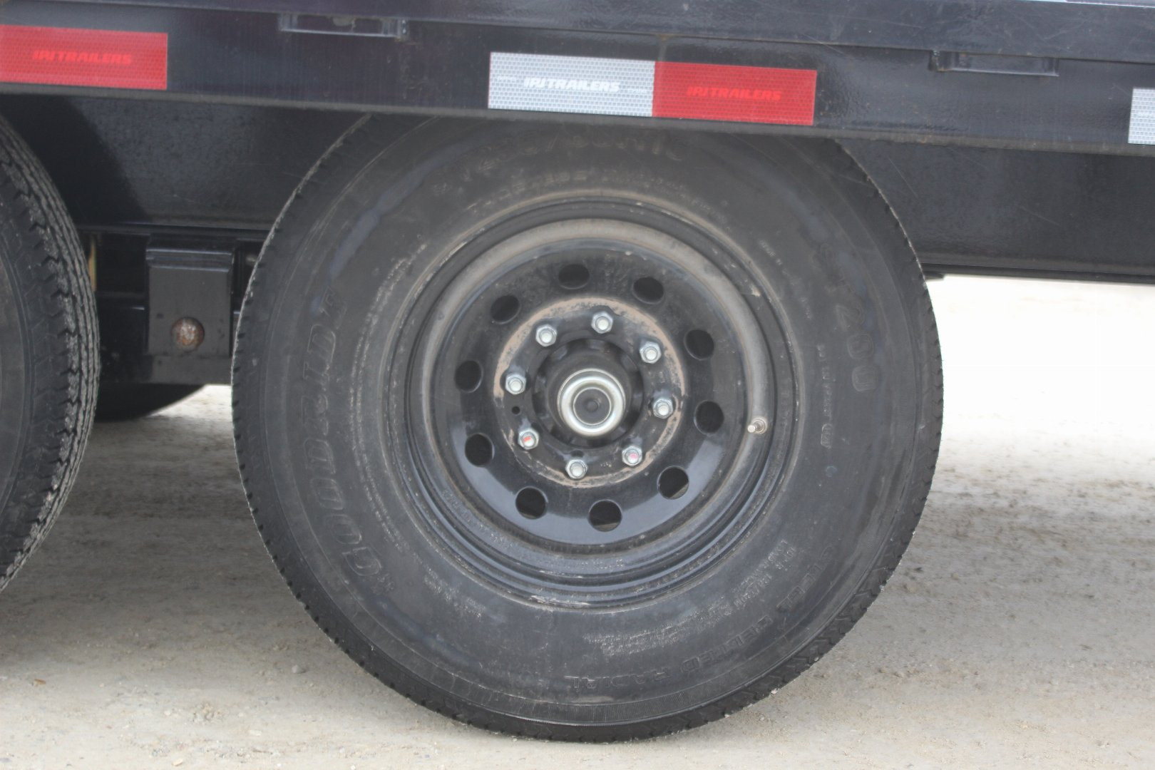 New 2025 PJ Trailer 102" x 22' F8 Deckover Trailer