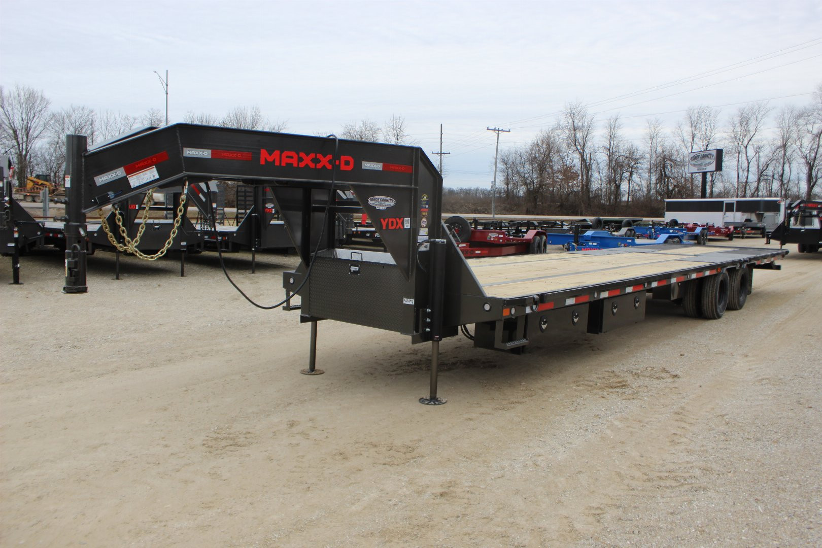 New 2025 MAXXD YDX 36' X 102" Gooseneck Hydraulic Dovetail