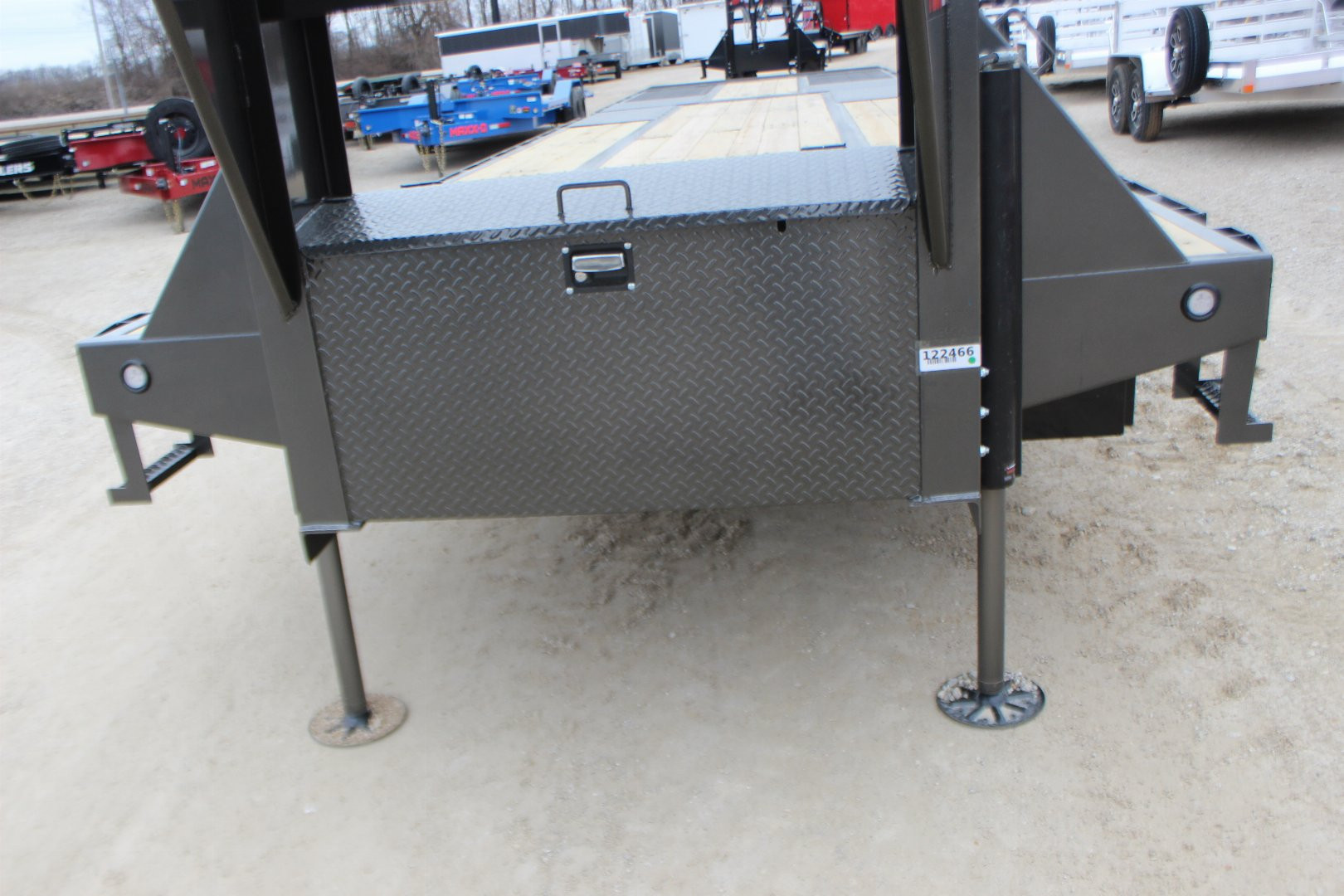 New 2025 MAXXD YDX 36' X 102" Gooseneck Hydraulic Dovetail
