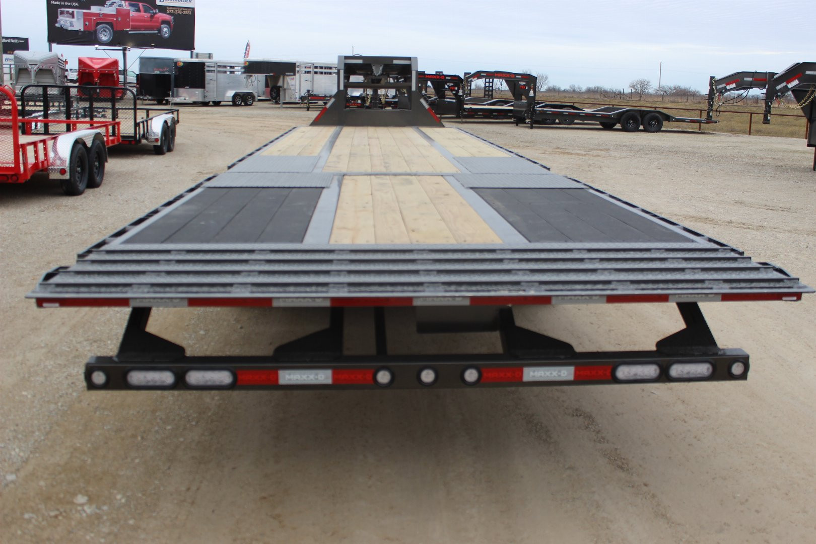 New 2025 MAXXD YDX 36' X 102" Gooseneck Hydraulic Dovetail