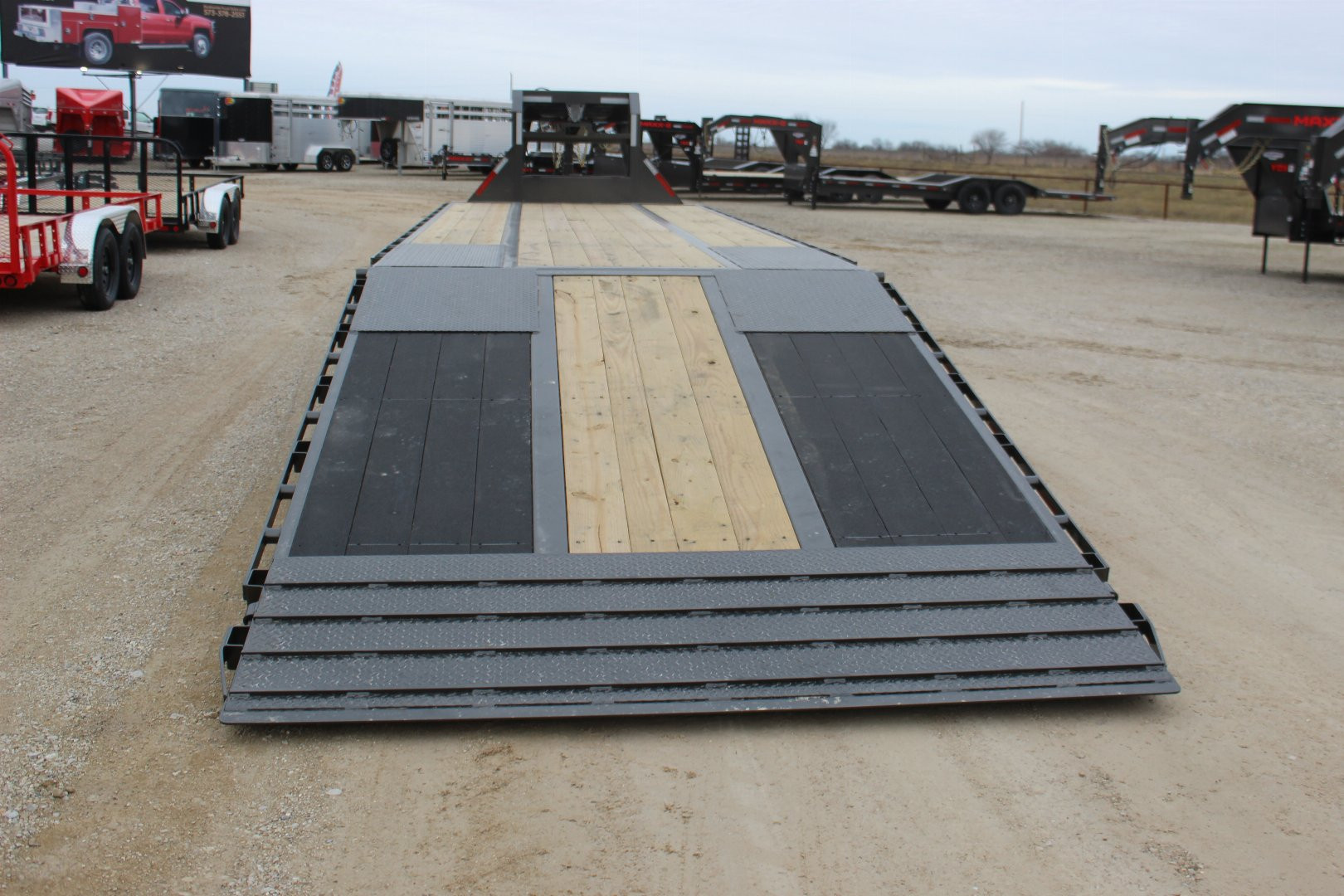New 2025 MAXXD YDX 36' X 102" Gooseneck Hydraulic Dovetail