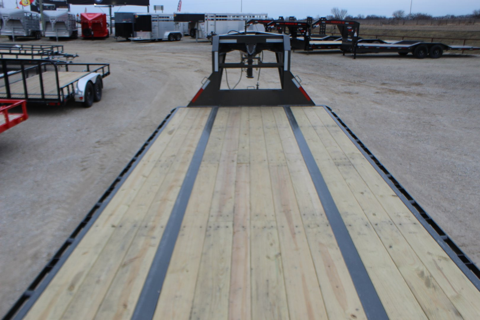 New 2025 MAXXD YDX 36' X 102" Gooseneck Hydraulic Dovetail