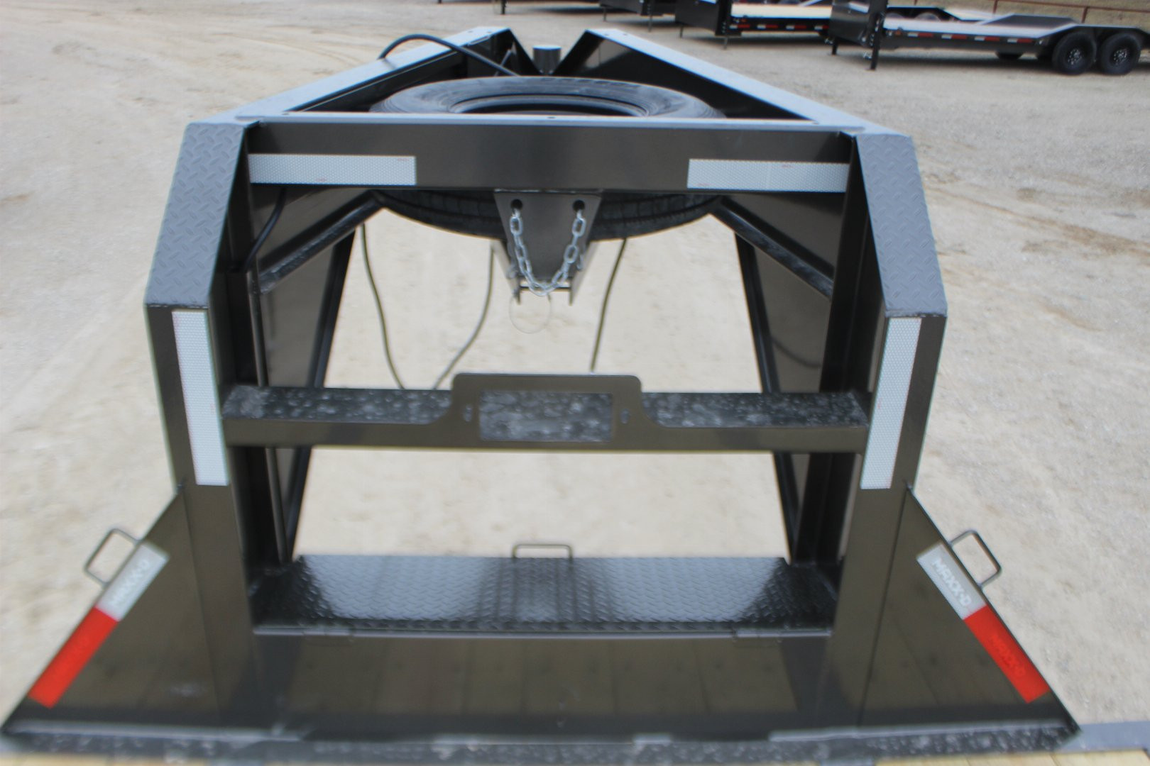 New 2025 MAXXD YDX 36' X 102" Gooseneck Hydraulic Dovetail