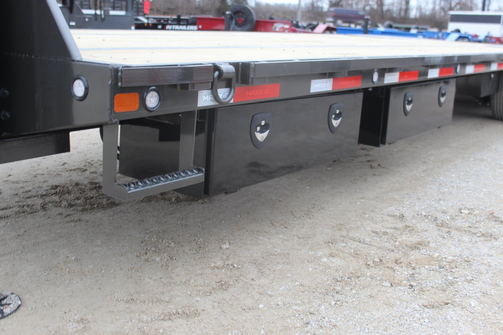 New 2025 MAXXD YDX 36' X 102" Gooseneck Hydraulic Dovetail