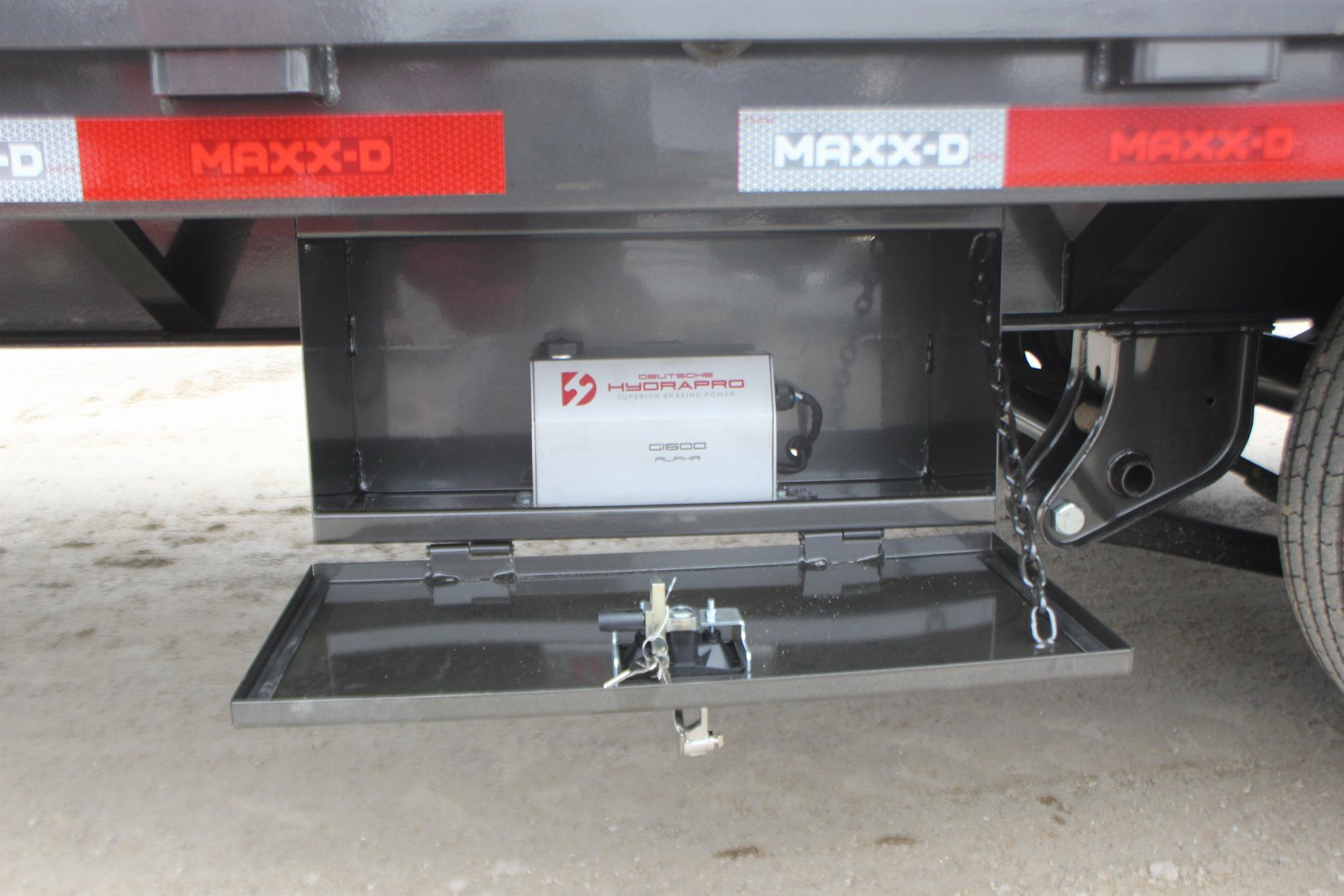 New 2025 MAXXD YDX 36' X 102" Gooseneck Hydraulic Dovetail