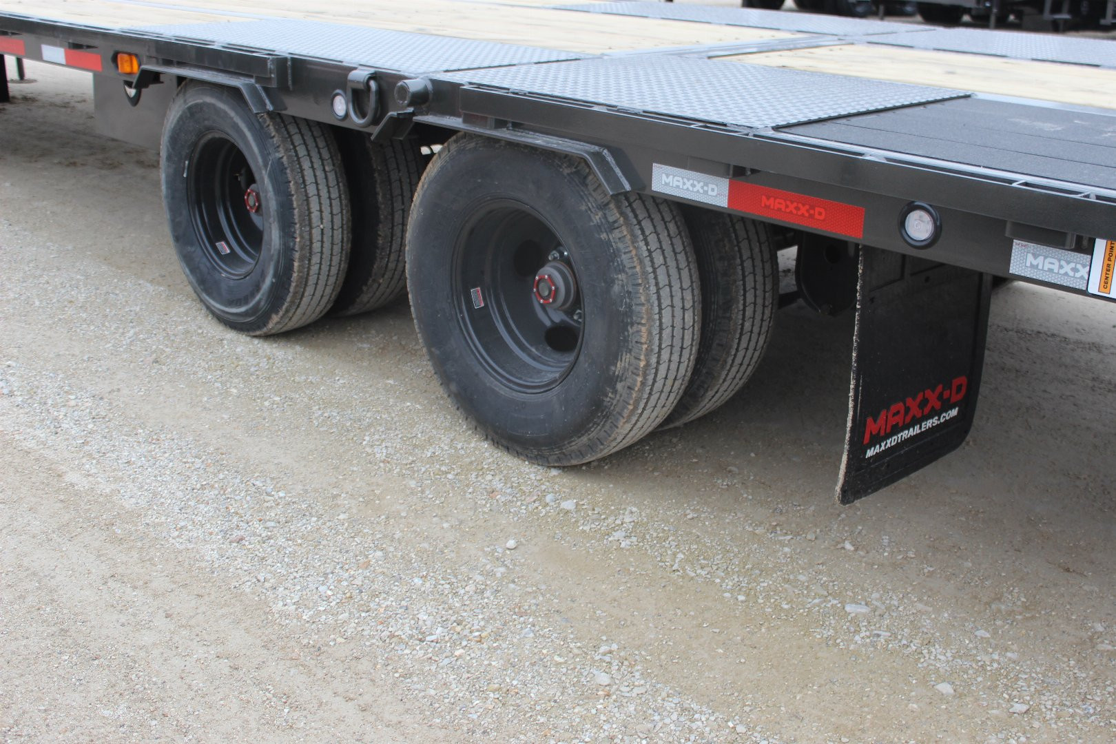 New 2025 MAXXD YDX 36' X 102" Gooseneck Hydraulic Dovetail