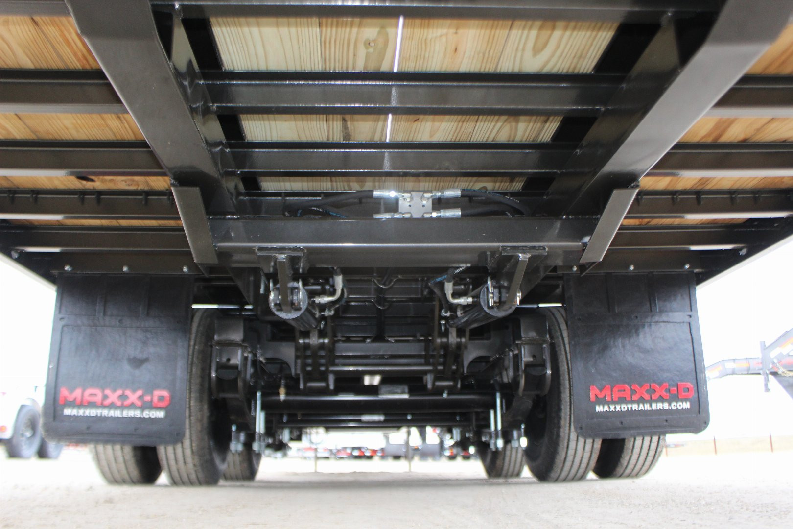 New 2025 MAXXD YDX 36' X 102" Gooseneck Hydraulic Dovetail