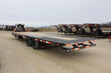 New 2025 MAXXD YDX 36' X 102" Gooseneck Hydraulic Dovetail
