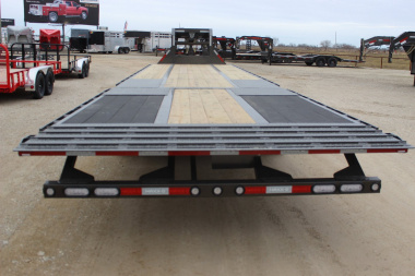 New 2025 MAXXD YDX 36' X 102" Gooseneck Hydraulic Dovetail
