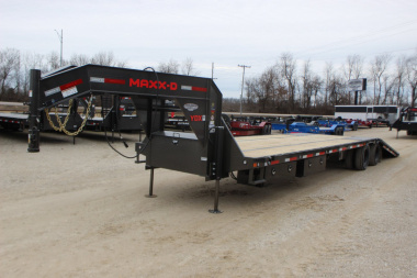 New 2025 MAXXD YDX 36' X 102" Gooseneck Hydraulic Dovetail