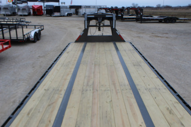 New 2025 MAXXD YDX 36' X 102" Gooseneck Hydraulic Dovetail