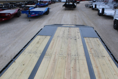 New 2025 MAXXD YDX 36' X 102" Gooseneck Hydraulic Dovetail