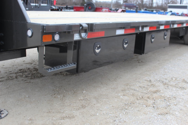 New 2025 MAXXD YDX 36' X 102" Gooseneck Hydraulic Dovetail